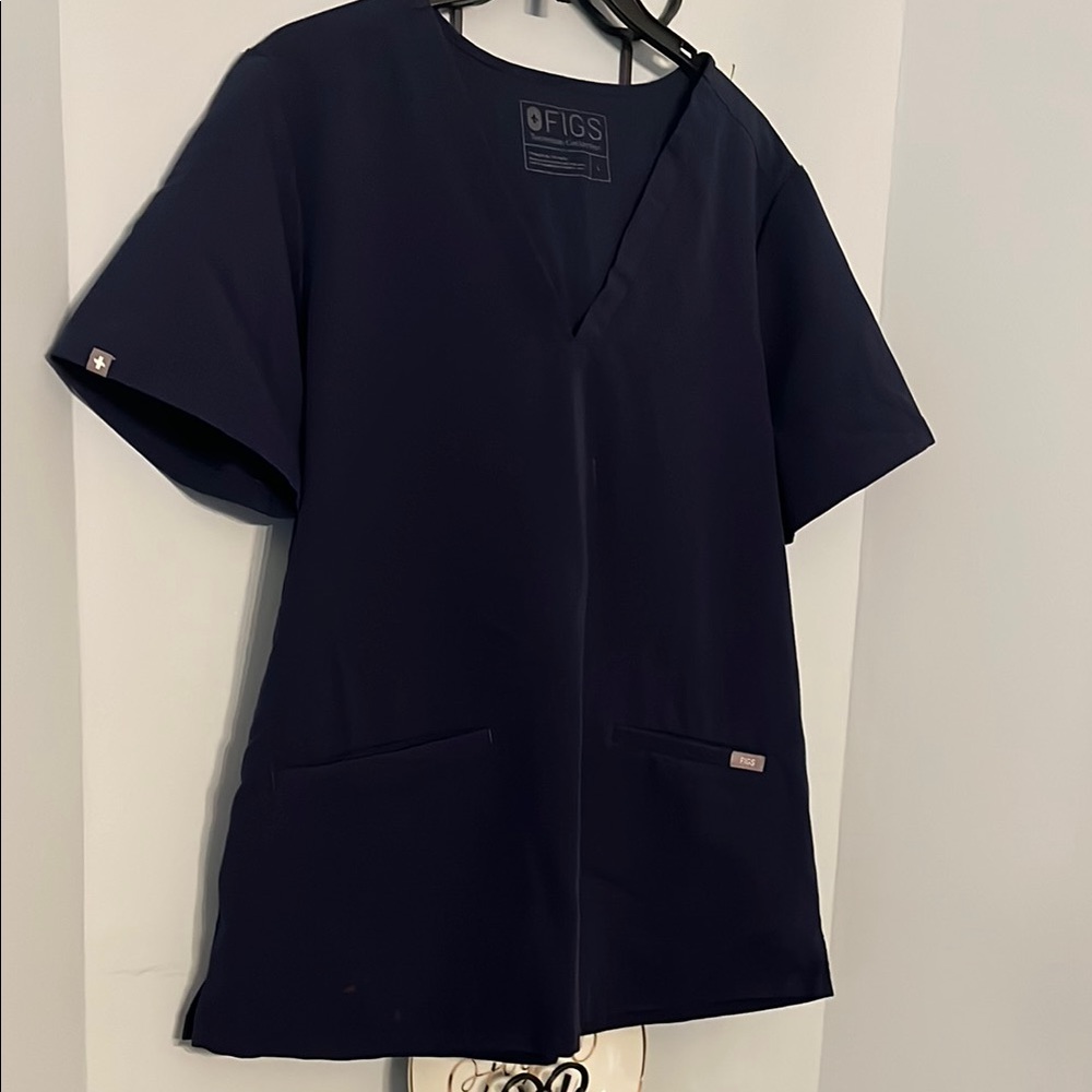 Figs scrubs boxy short sleeve top and tall pants.